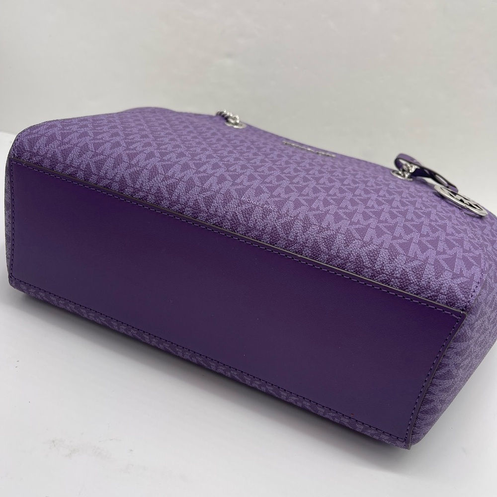 MICHAEL KORS
Jet Set Travel Lg Signature Chain Shoulder Tote
Dark Purple
NWT - Picture 7 of 16